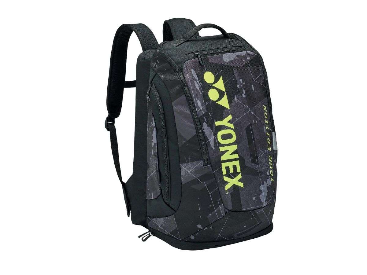 Balo tennis Yonex với thiết kế nhẹ dễ di chuyển bằng xe máy