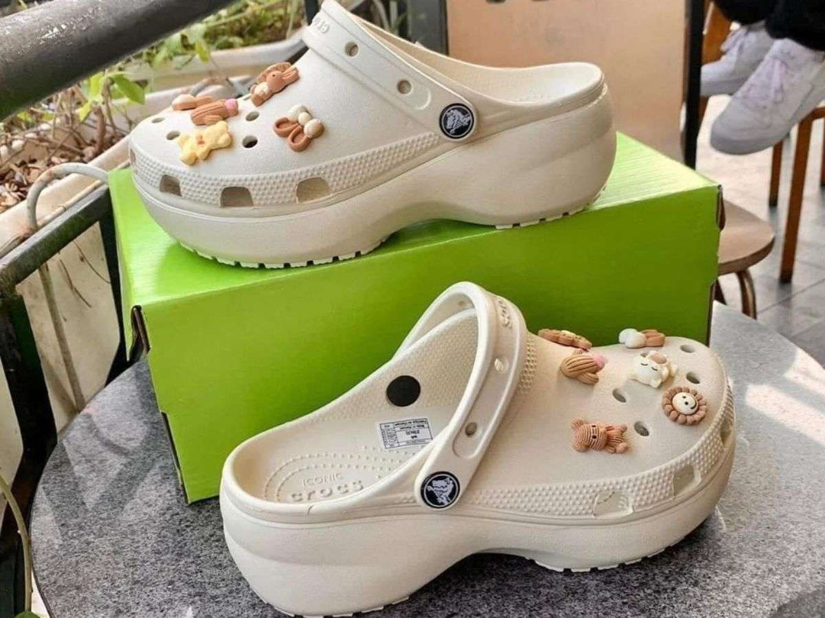 Bảo quản dép Crocs cẩn thận để giữ độ bền 