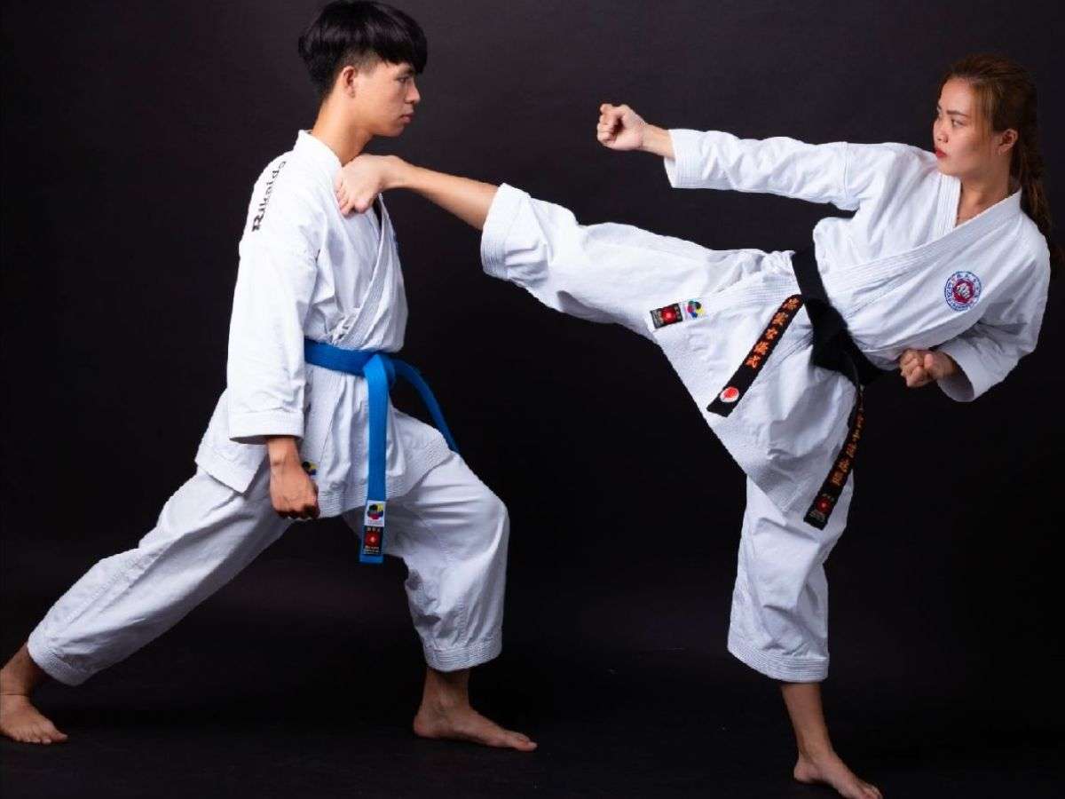 Lựa chọn đồ thoải mái, vừa vặn để thực hiện các động tác tập luyện