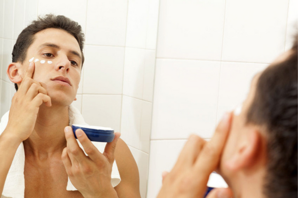Kem dưỡng da giúp việc cạo râu trở nên mượt mà hơn