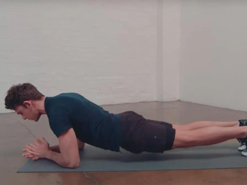 Sai lầm khi tập plank dễ dẫn đến đau lưng