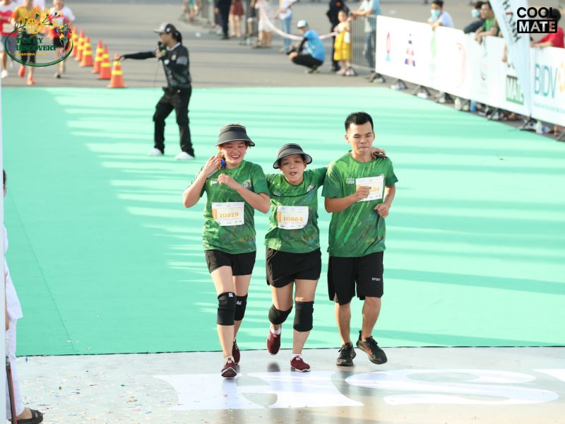 Hơn 3.000 vận động viên tham gia mặc áo chạy bộ do Coolmate tài trợ