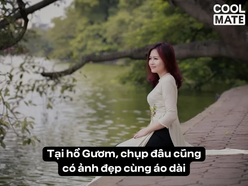 Tại hồ Gươm, chụp đâu cũng có ảnh đẹp cùng áo dài