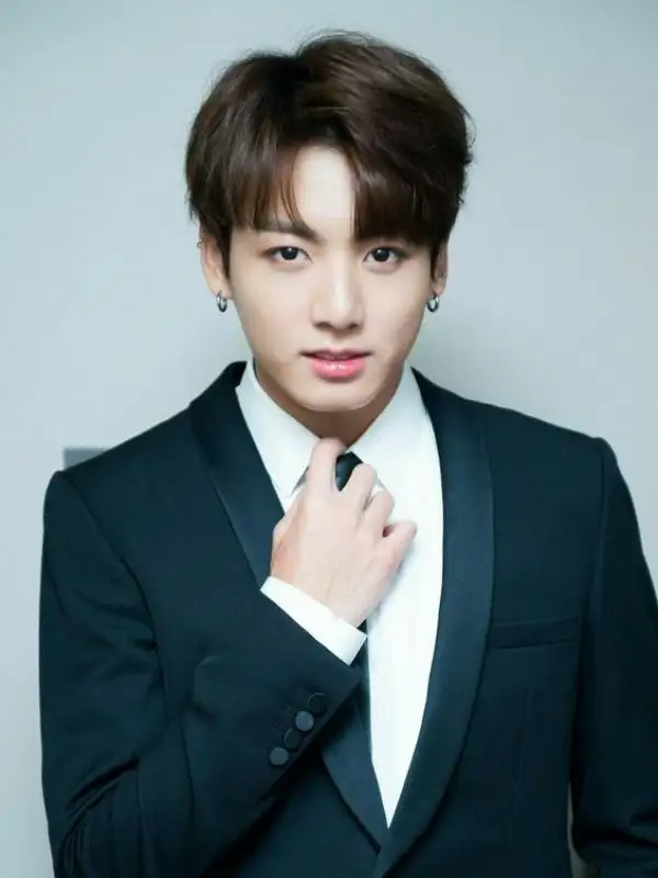 Jeon Jungkook với kiểu tóc Two Block 6/4