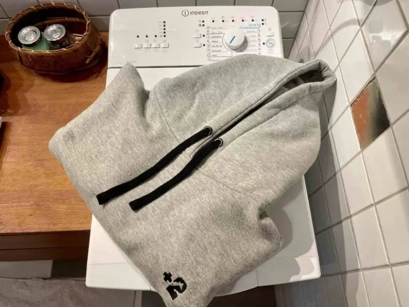 Lưu ý khi bảo quản hoodie nữ form rộng