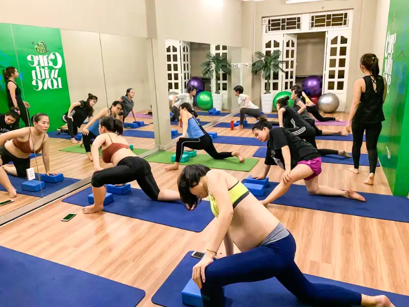 Các bài tập yoga tại đây không chỉ giúp mẹ bầu cải thiện sức khỏe mà còn tăng cường kết nối với thai nhi