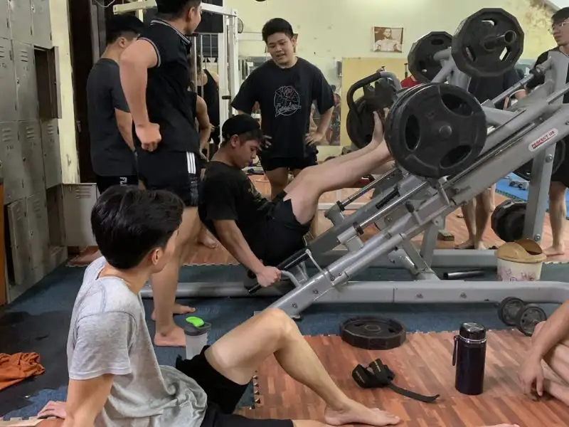 Phòng tập CLB Golden Gym Bách Khoa