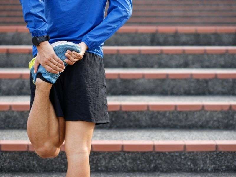 Thực hiện các bài tập khởi động làm nóng cơ thể