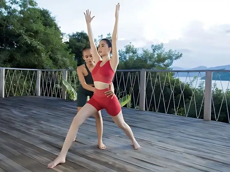 Các kiểu quần short yoga thường có thiết kế đơn giản nhưng đảm bảo độ co giãn