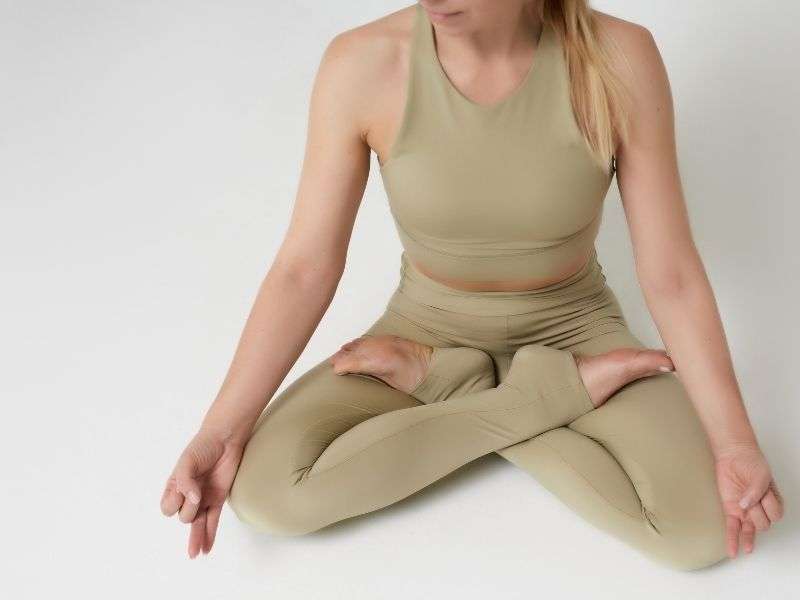 Trang phục tập yoga cần ưu tiên sự thoải mái và linh hoạt