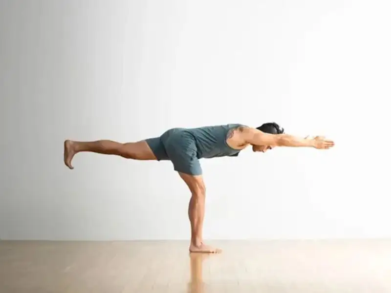 Tư thế Chiến Binh III (Virabhadrasana III)