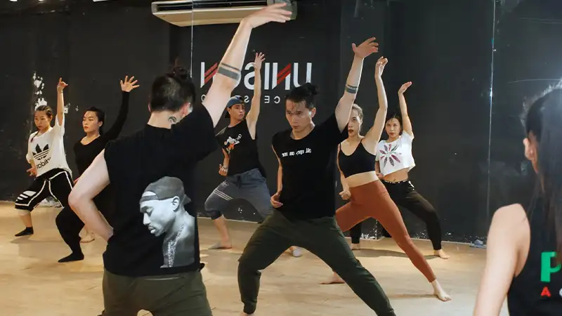 Lớp học nhảy hiện đại tại Unison Dance