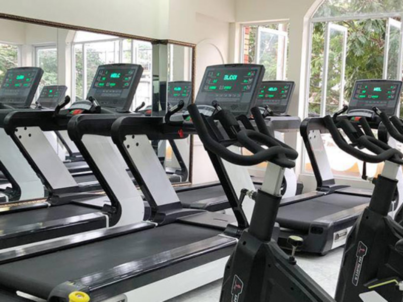 Steven Gym nổi bật với không gian tập luyện rộng rãi và trang thiết bị hiện đại