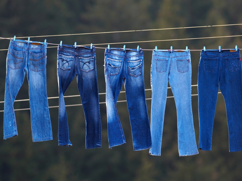 Cách bảo quản quần jeans luôn bền đẹp như mới