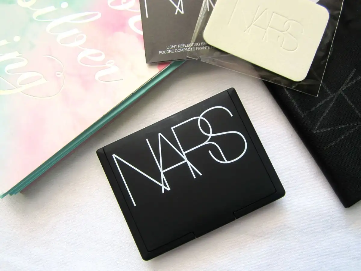 NARS Light Reflecting Pressed Setting Powder