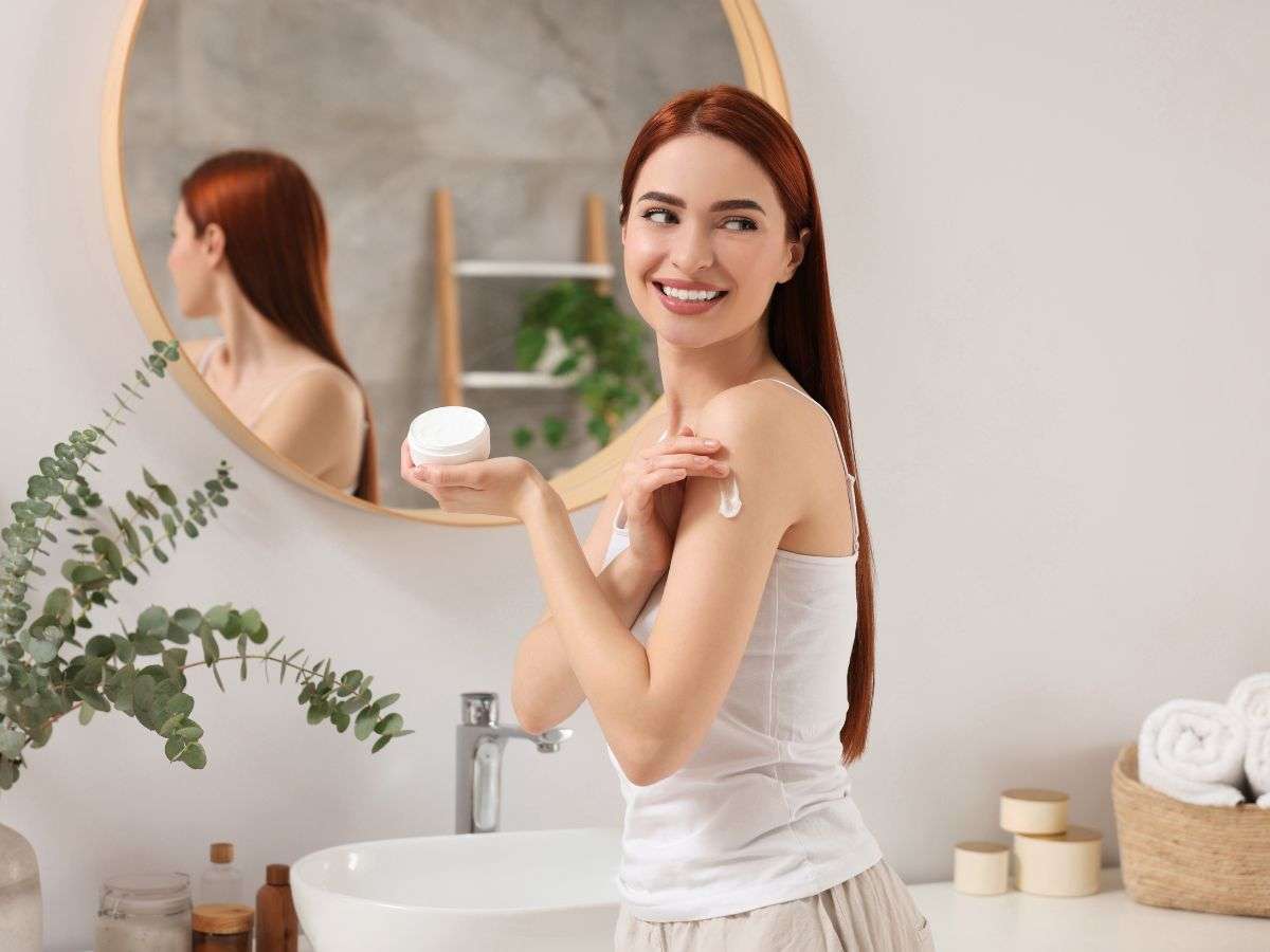 Dưỡng ẩm là bước quan trọng giúp da luôn căng mịn, hạn chế tình trạng khô ráp.