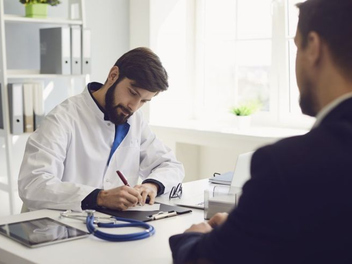 Gặp bác sĩ để được tư vấn khi bị chấn thương