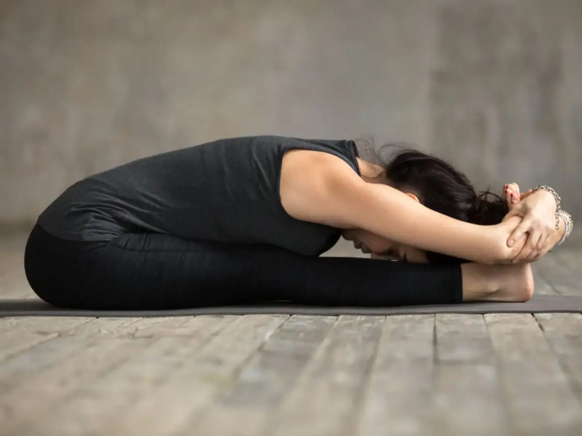 Tư thế gập người (Paschimottanasana)