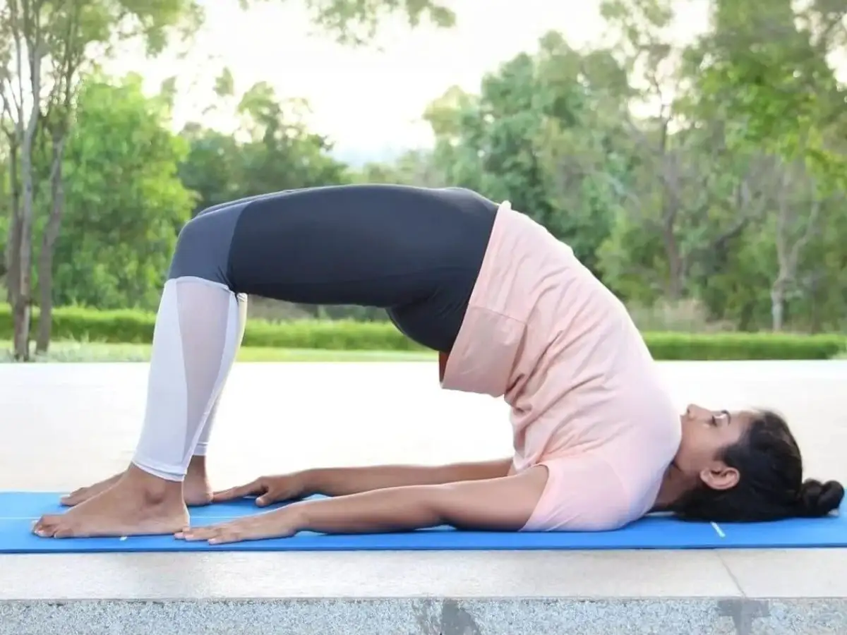 Tư thế cây cầu (Setu Bandhasana)