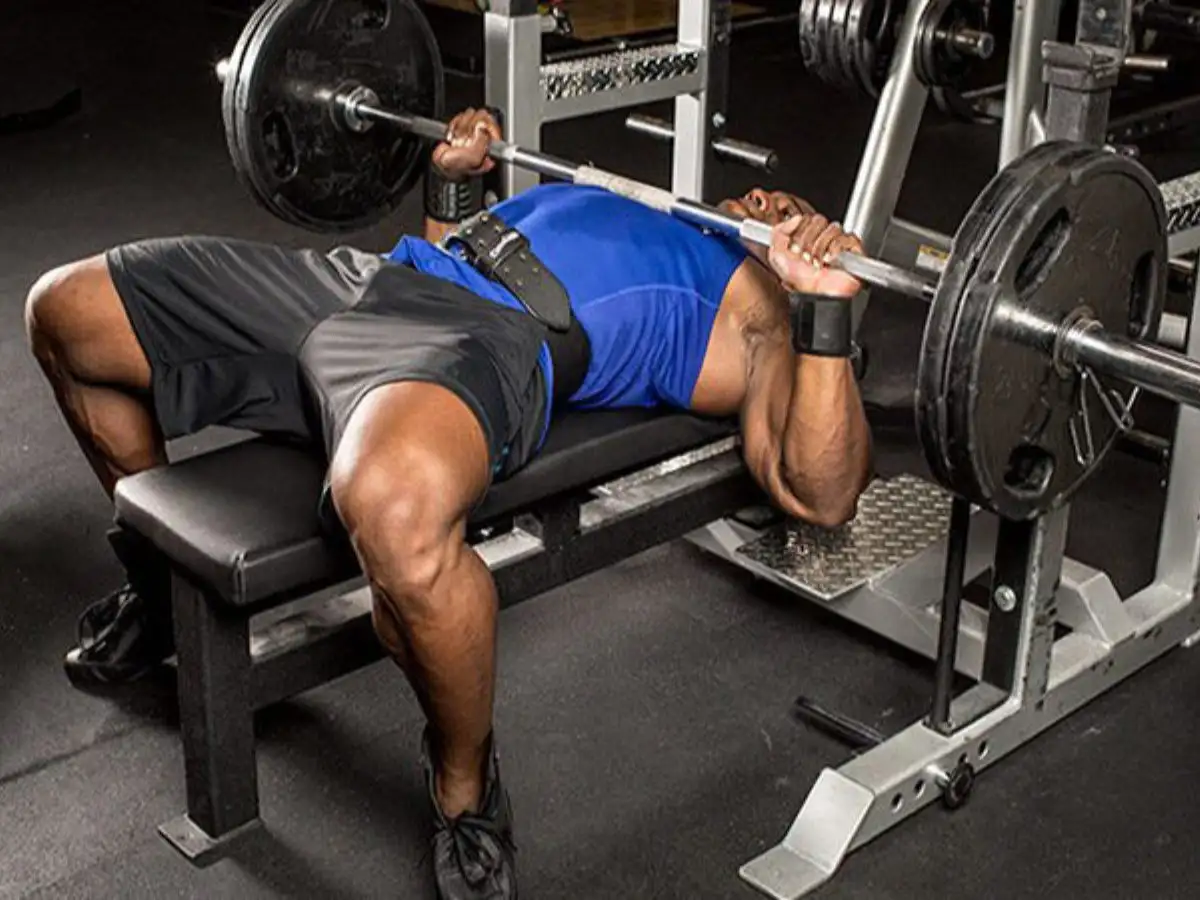 Bài tập Bench Press cải thiện sức mạnh tổng thể