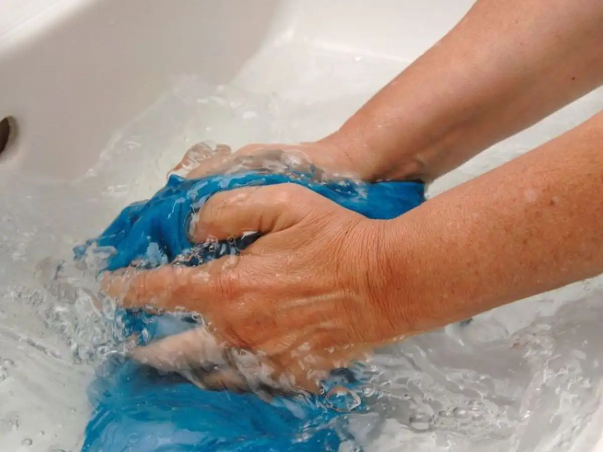Mỗi chất liệu áo thun sẽ có cách giặt phù hợp