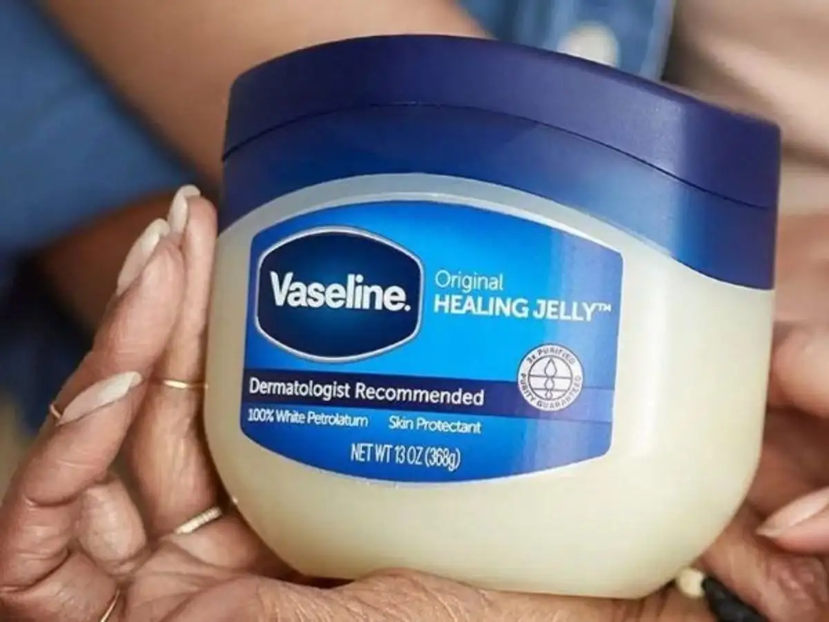 Vaseline - "Cứu cánh" cho làn da nứt nẻ