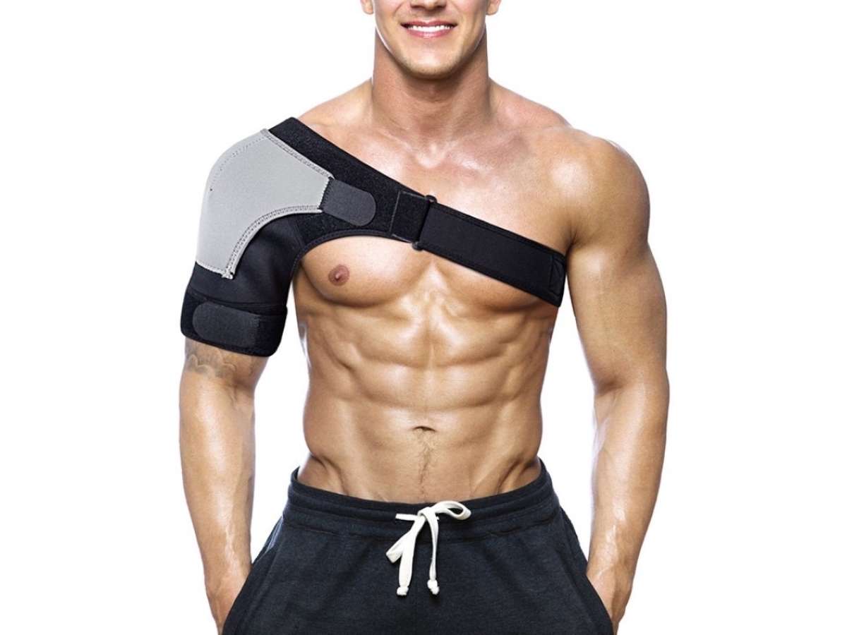 Nên sử dụng đồ bảo hộ khi tập gym để tránh chấn thương vai