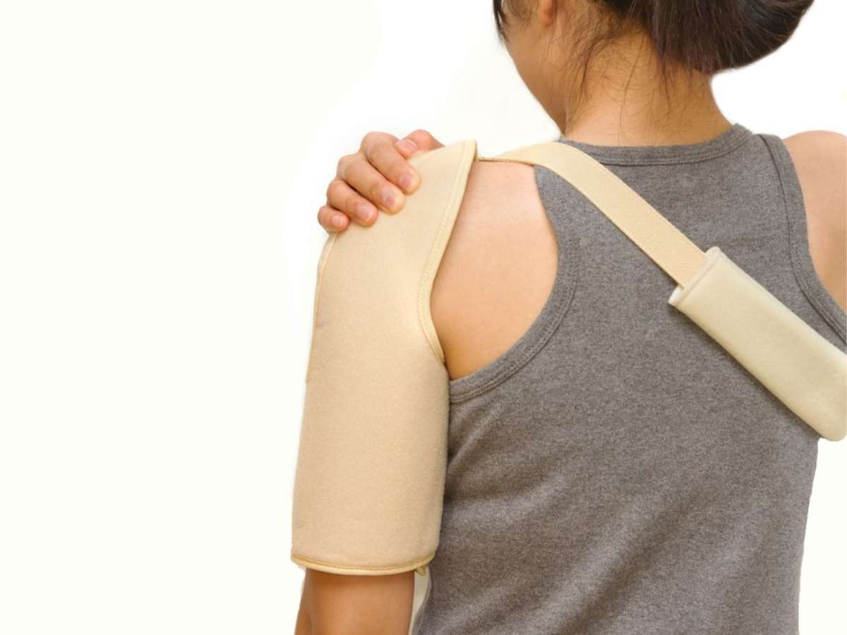 Sơ cứu chấn thương khớp vai theo nguyên tắc R.I.C.E
