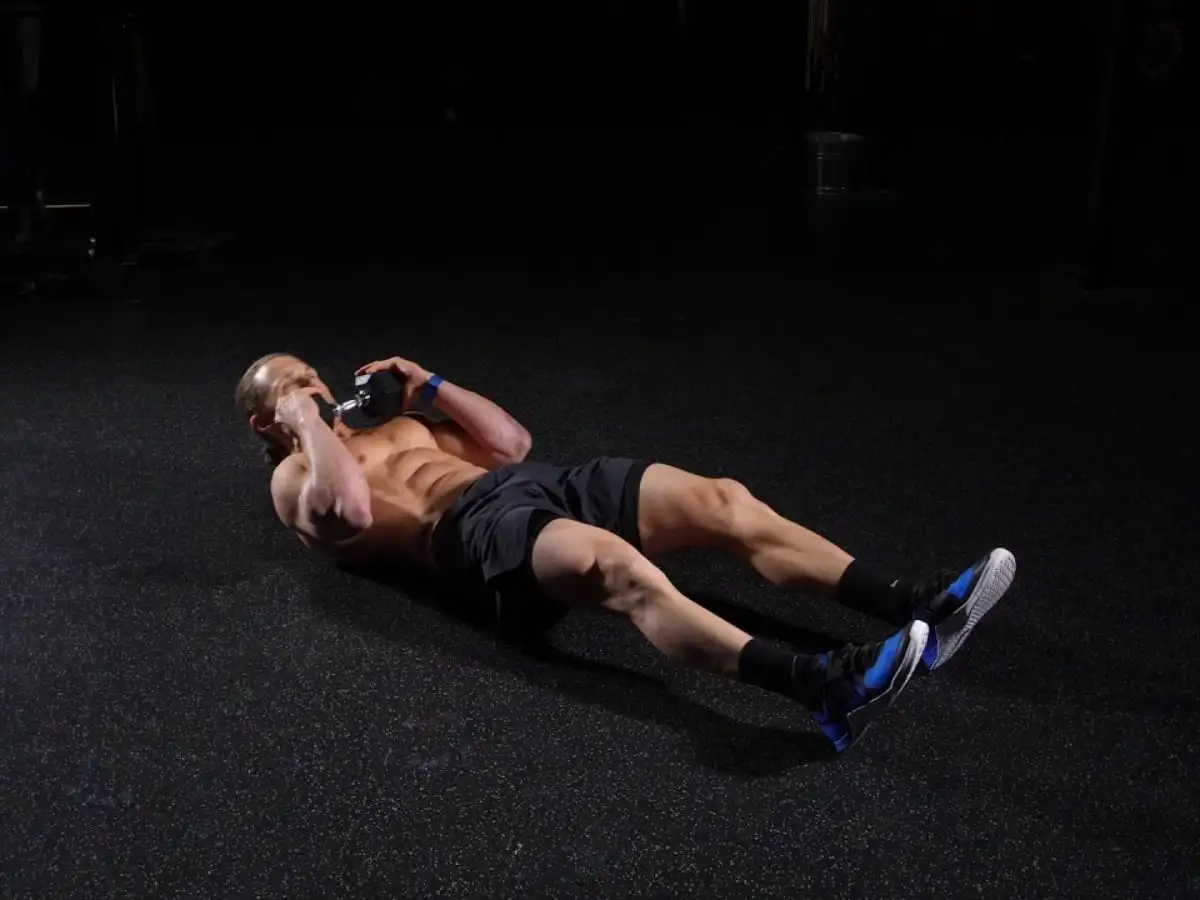 Dumbbell Sit-up là một bài tập tuyệt vời giúp tăng cường cơ bụng trên