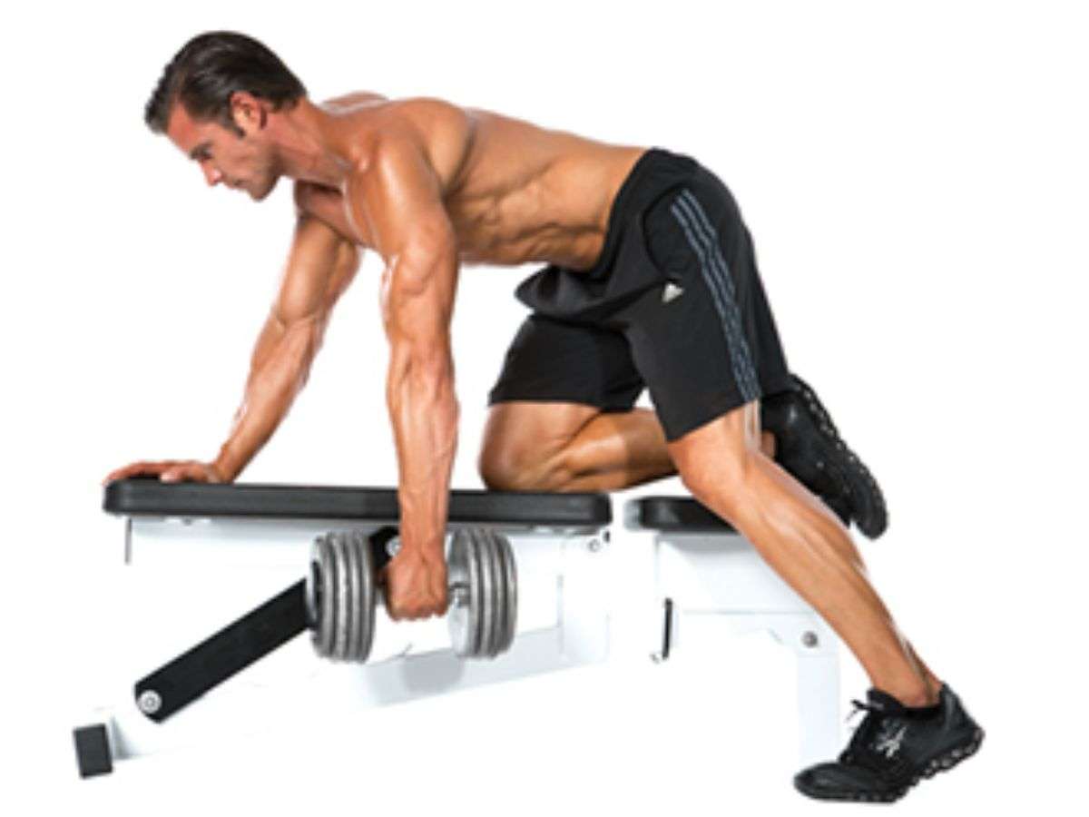 Bent-Over Dumbbell Row giúp cơ lưng trở nên mạnh mẽ và cải thiện sức khỏe cột sống và tư thế