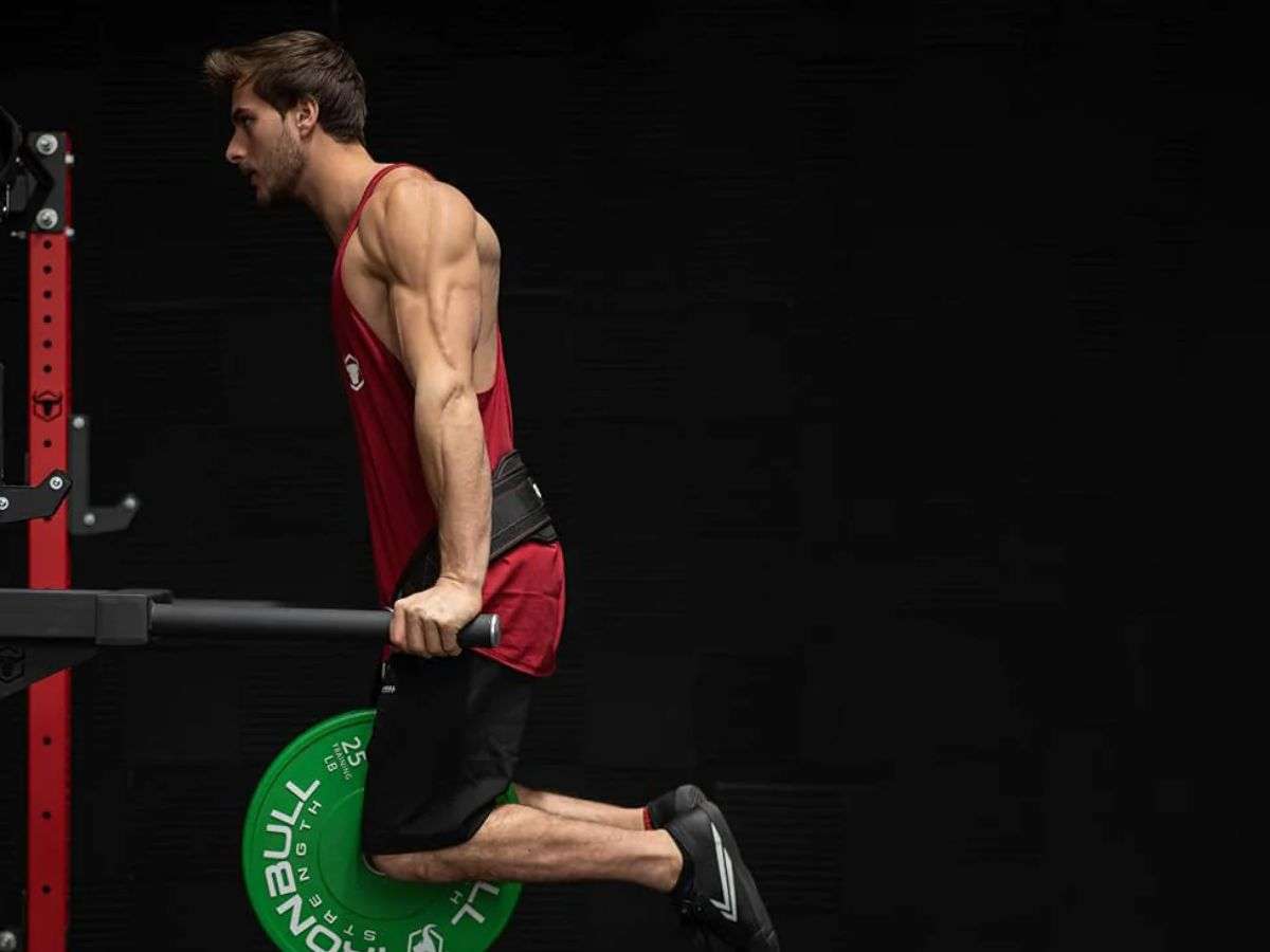 Động tác Weighted Dips