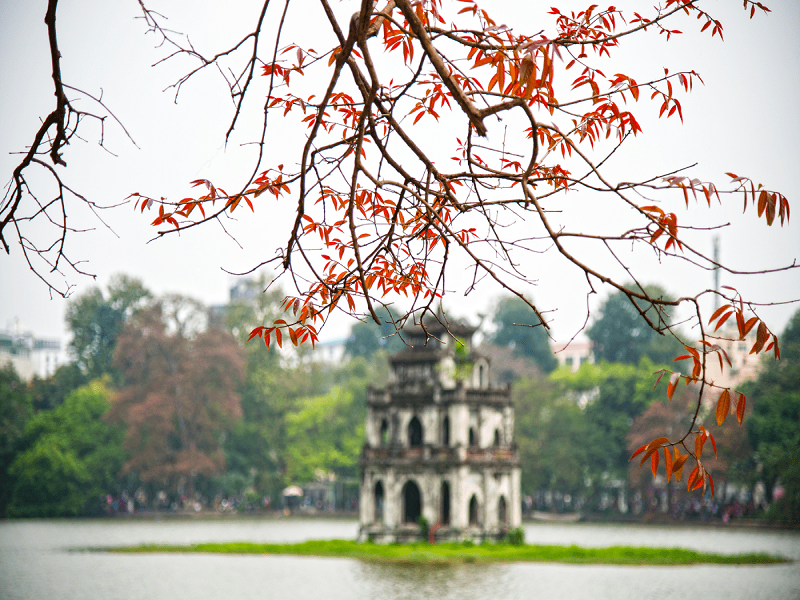 Hồ Gươm cũng sẽ là địa chỉ điểm đến rất thú vị dành cho các cặp đôi vào dịp lễ tình nhân 14/02 năm nay