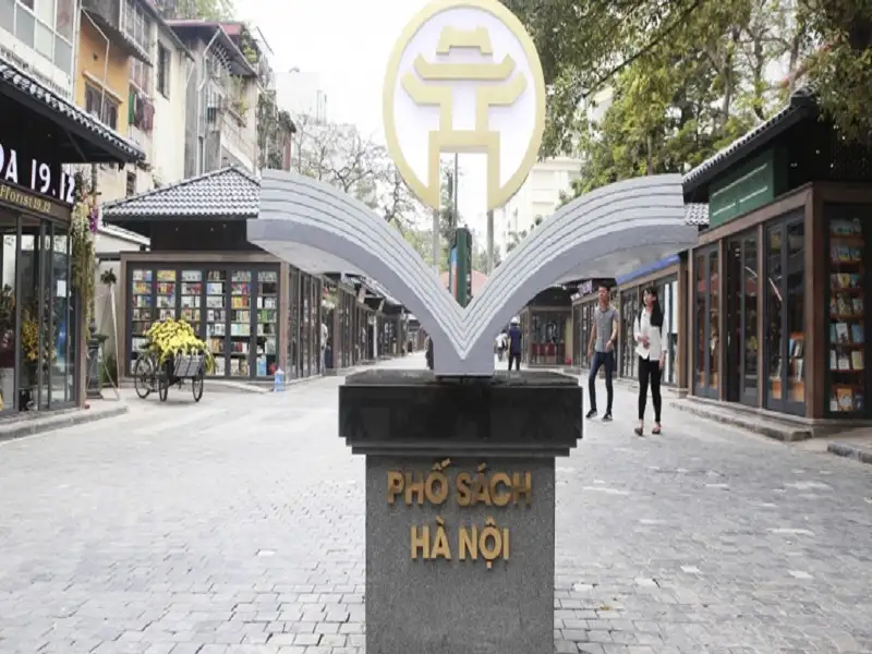 Phố sách Hà Nội nằm cạnh Tòa án nhân dân Hà Nội thuộc quận Hoàn Kiếm