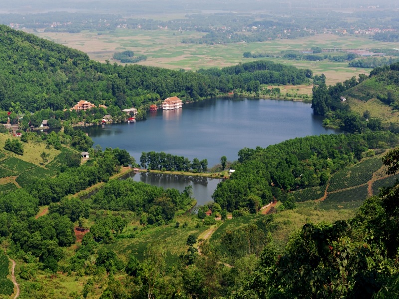 Bạn có thể đi “nghỉ dưỡng” tại núi Hàm Lợn, chỉ cách trung tâm thủ đô Hà Nội khoảng 40km