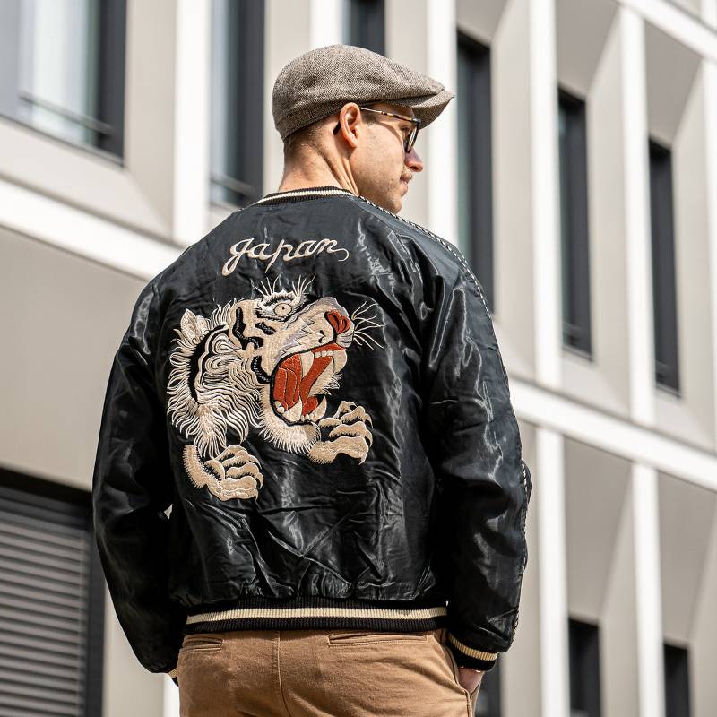 Souvenir Jacket là gì ? Khám phá bản hòa phối giữa văn hóa Á - Âu - Coolmate