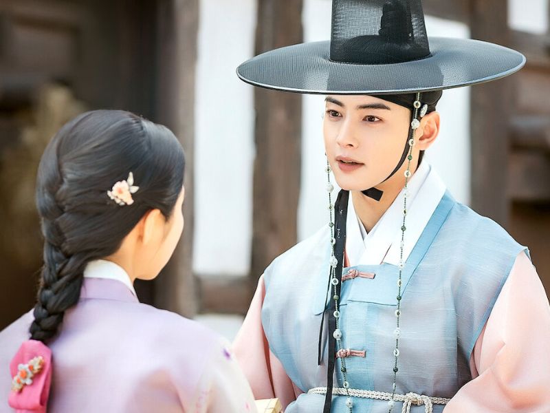 Tạo hình cổ trang của Cha Eun-woo trong “Rookie Historian Goo Hae Ryung”