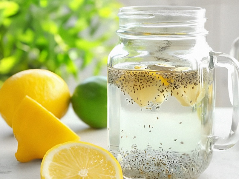 Kết hợp nước detox với hạt chia sẽ giúp đồ uống thêm hấp dẫn hơn