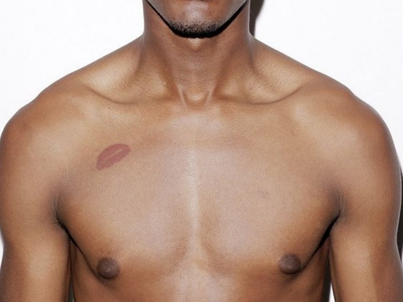 Men's chest tattoo with lipstick motifs represents the desire for faithful love