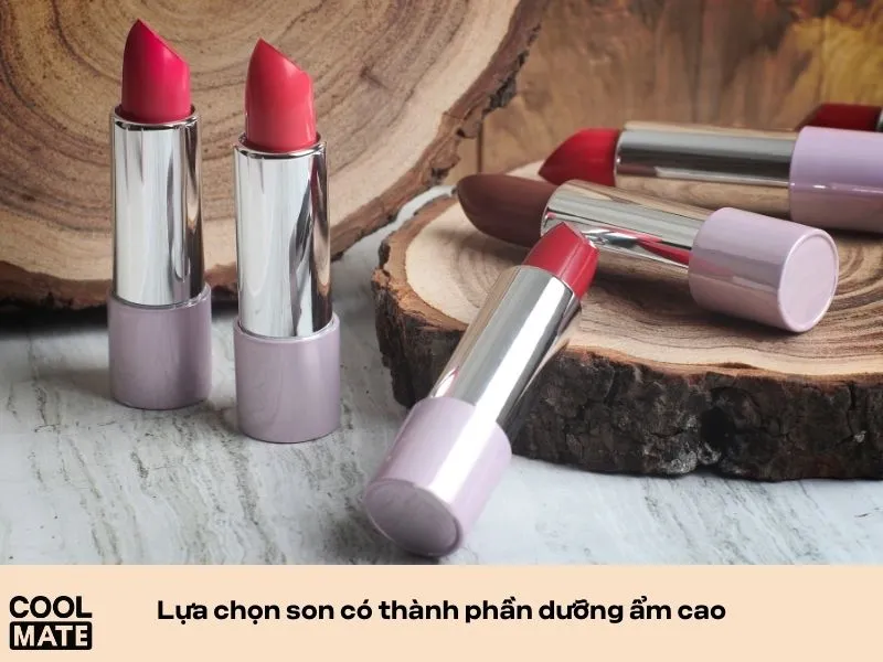 Ưu tiên chọn son có độ dưỡng ẩm cao 