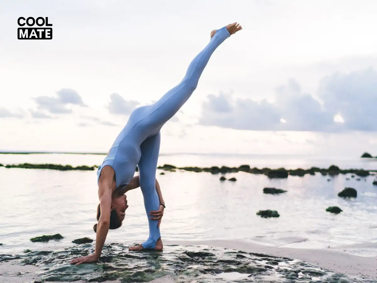 Tư thế xoạc chân đứng yoga