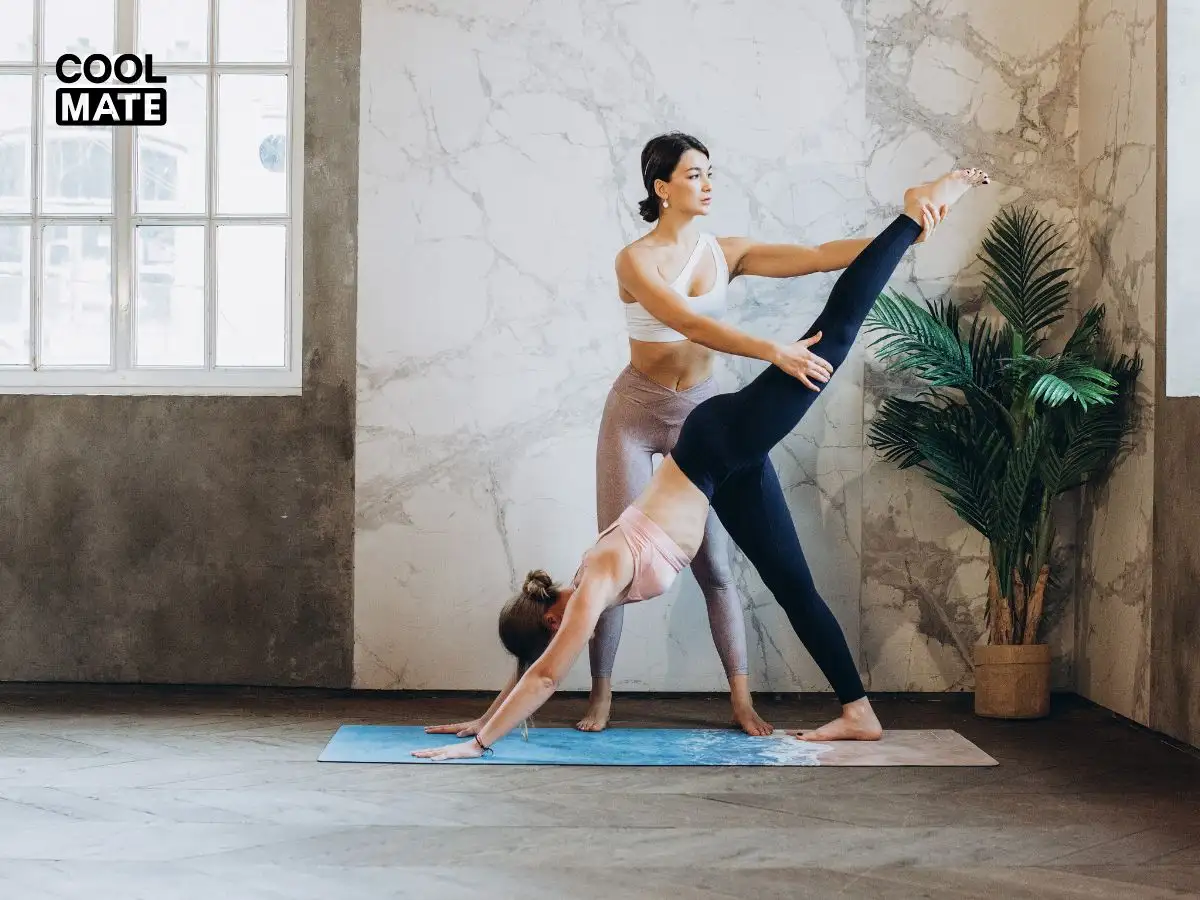 Huấn luyện viên yoga chuyên nghiệp