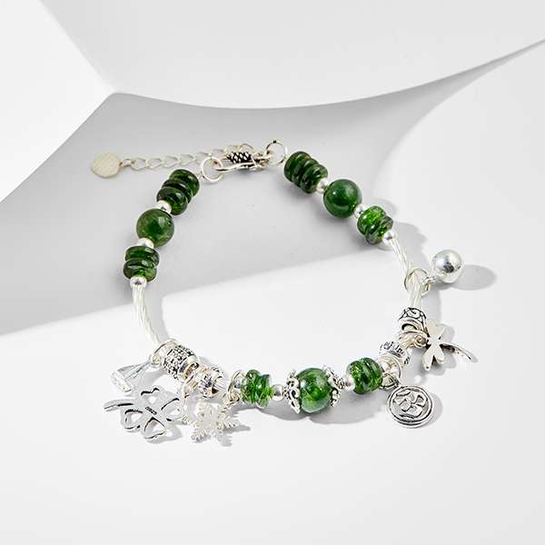 Vòng charm là gì? Con trai có nên tặng con gái vòng charm không?