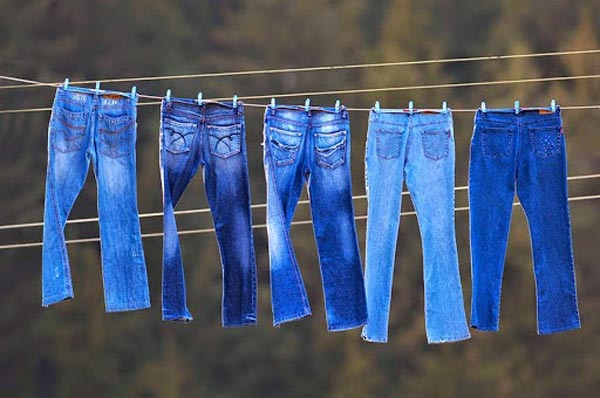 mẹo giặt quần jean không phai