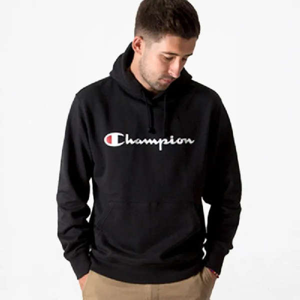 Áo hoodie Champion cũng rất được săn đón trên sàn thương mại điện tử quốc dân