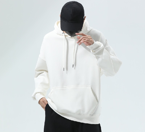 Bởi áo hoodie trơn là món trang phục “thân thiện”, phù hợp với mọi style