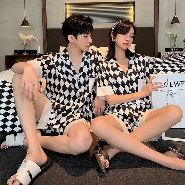 Nên thay đồ ngủ sạch sẽ trước khi đi ngủ