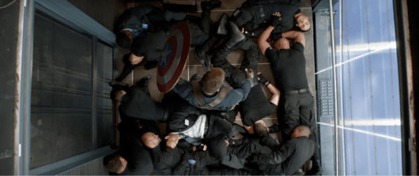Captain America đã hạ gục nhanh gọn đội S.T.R.I.K.E trong thang máy (Ảnh: Marvel)