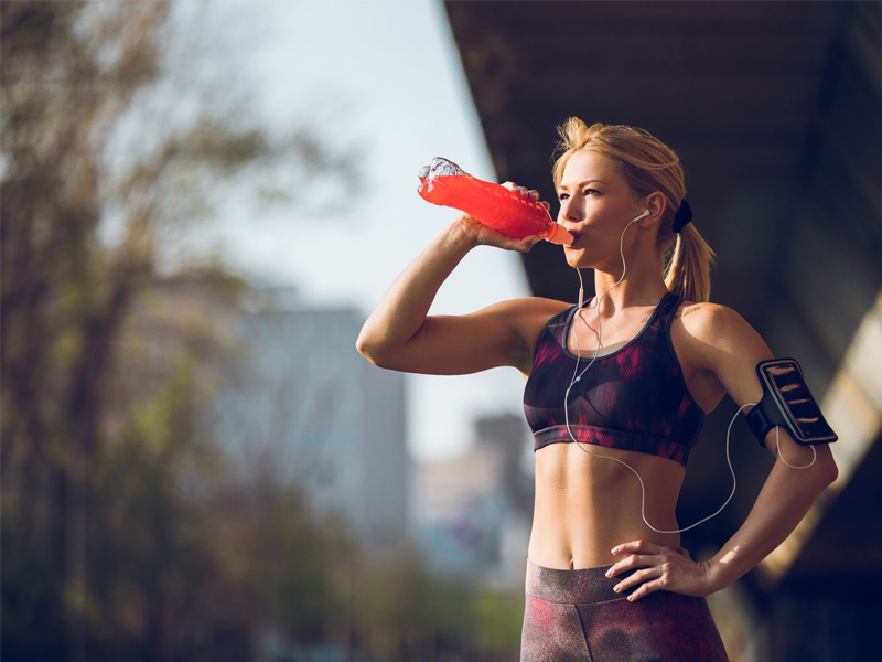 Uống nước trước khi chạy để trang bị đầy đủ chất cho cơ thể
