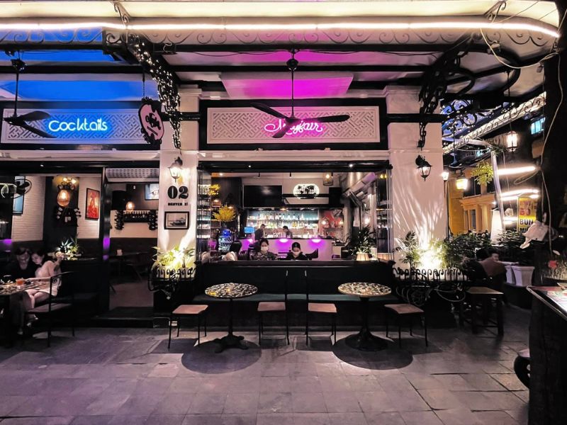 Mayfair Lounge có vị trí khá dễ tìm