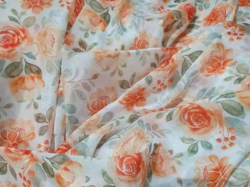 Chất liệu voan hoa giúp đa dạng phong cách cho người mặc
